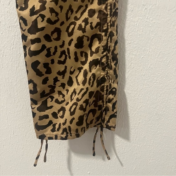Tommy Hilfiger Vintage Size 9 Leopard Cargo Style Pants EUC Relaxed Fit - Picture 3 of 10